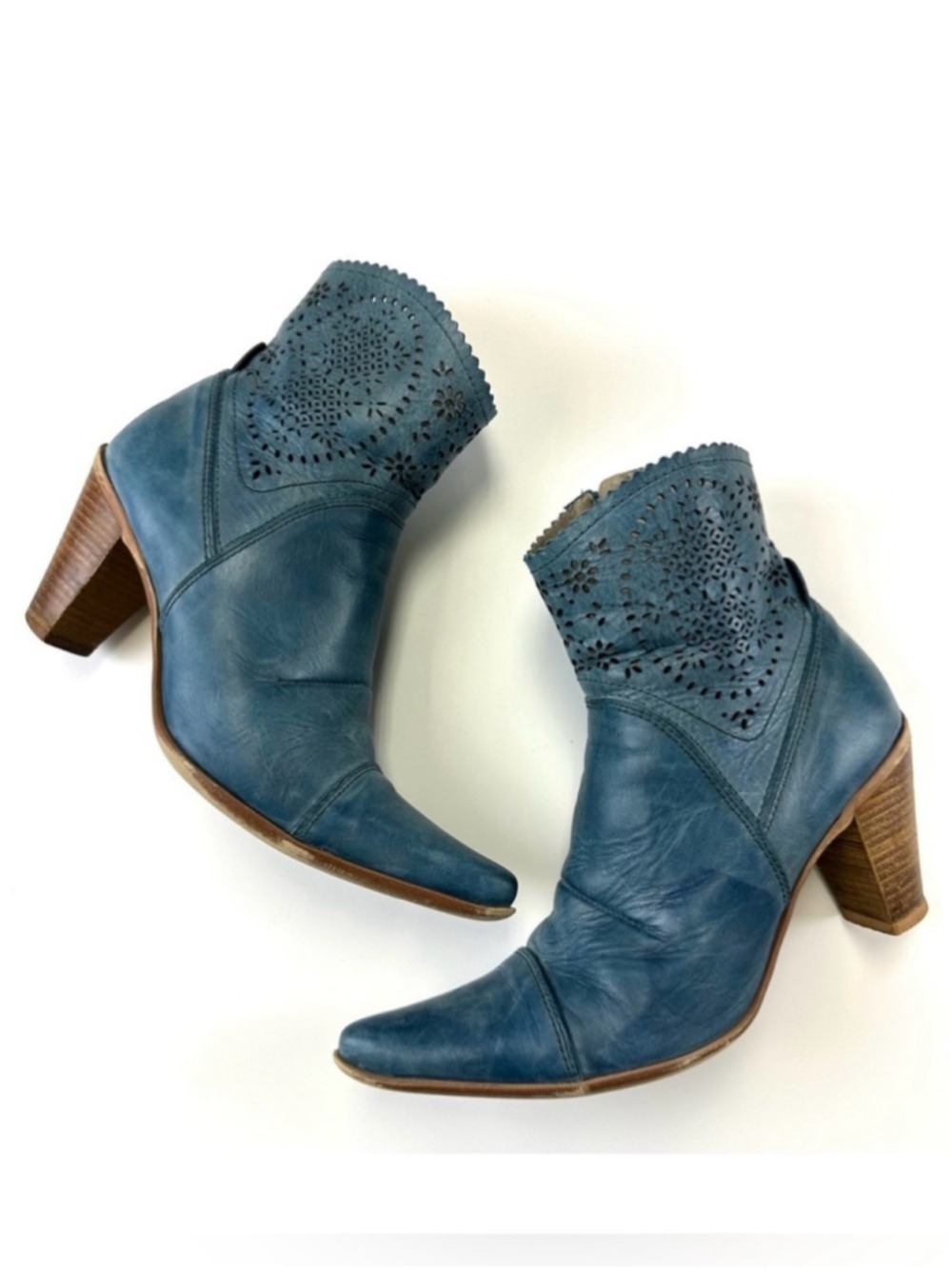 Spiral blue perforated western Boots Womens Sz 40 Leather ankle Coastal Cowgirl
